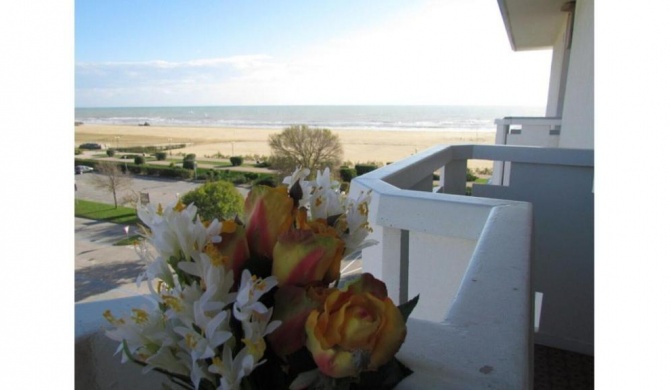 Beachfront Condo Lido dei Pini - Airco - Private Parking - Beach Place