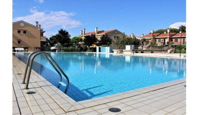 Terraced house with swimming pool for 6 people