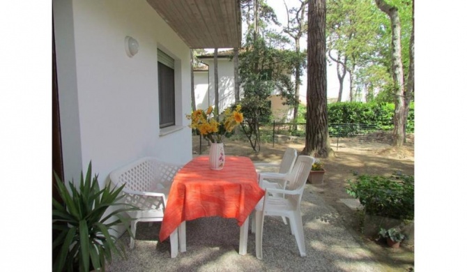 Three-room apartment in villa - ground floor - private garden