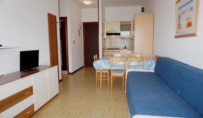 apartment with terrace for 5 people near the beach