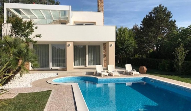 Beautiful Modern Villa In Isola Albarella