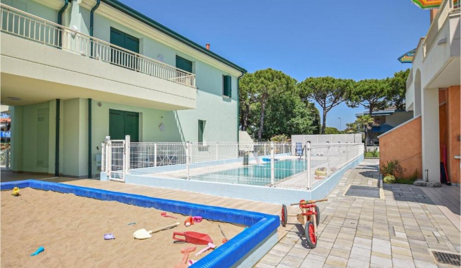 Nice apartment in JESOLO with Outdoor swimming pool, WiFi and 2 Bedrooms