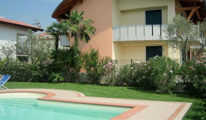 Small residence with swimming pool and 8 lovely apartments