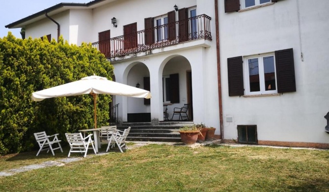 Snug Holiday Home near Lazise and Lake Garda with Olive Garden