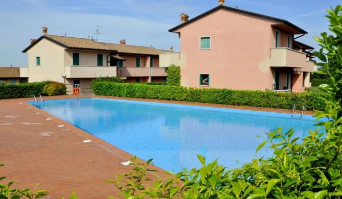 Residence and quiet residence with pool 600m from the lake