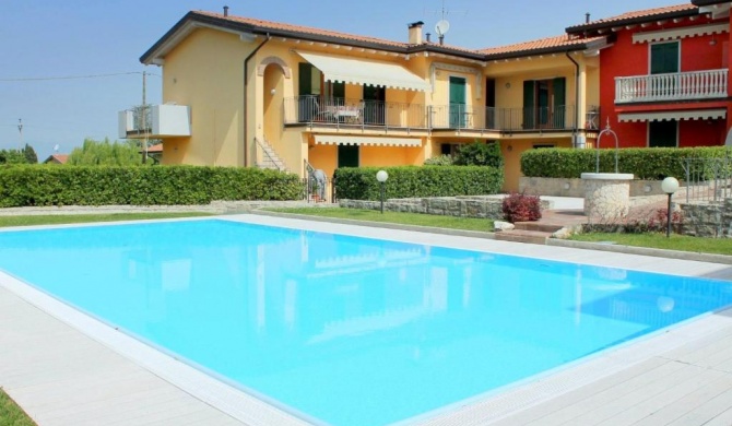 Small residence of only 18 apartments with swimming pool