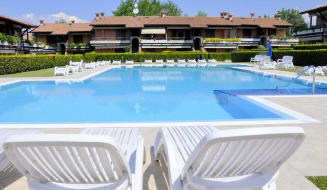 Vibrant Holiday Home in Lazise with Swimming Pool near 2 Lakes