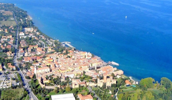 Villa near the historic center of Lazise and Lake Garda