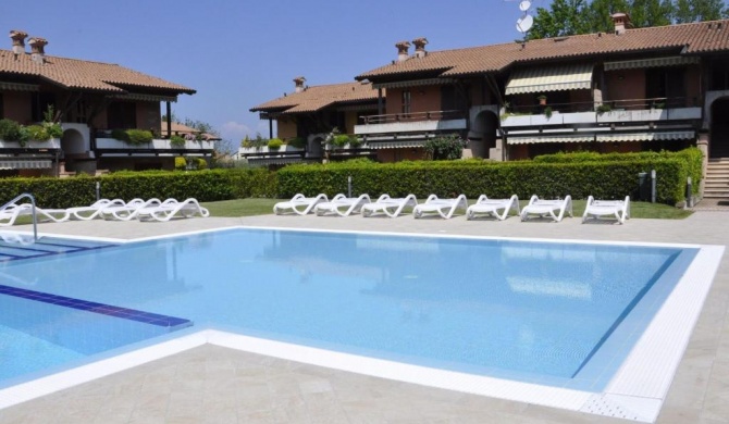 Well decorated Holiday Home with Swimming Pool in Lazise