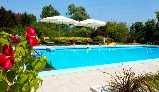 CA' LEONE - Regina Vittoria - Apartment in Villa with Pool