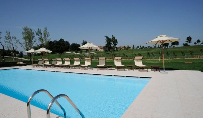 Peschiera del Garda Apartment Sleeps 8 Pool Air Con