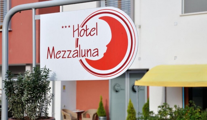 Hotel Mezzaluna